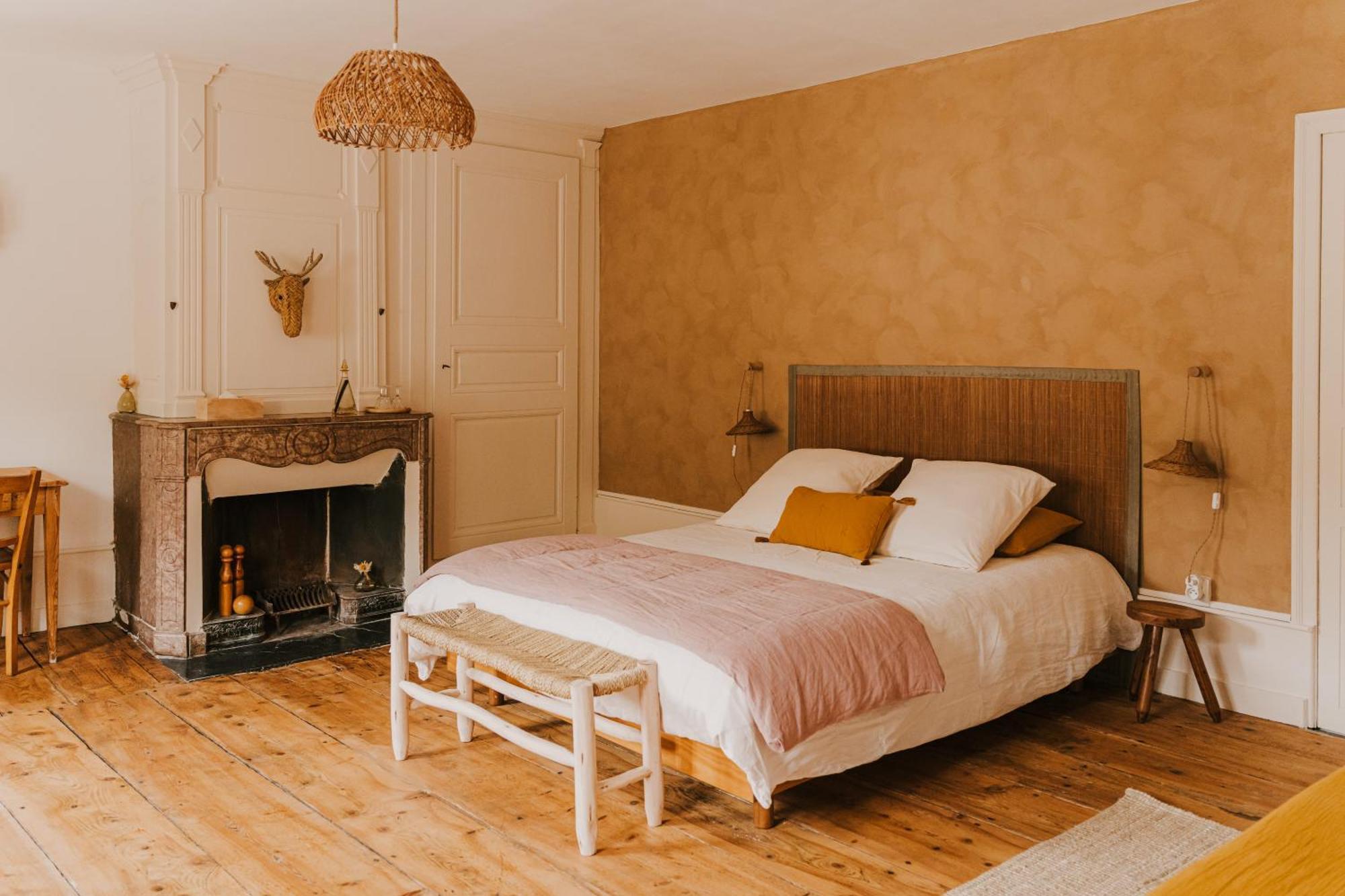Maison D'Hotes Et Gite De Charme Avec Piscine, La Lhuiseraie 외부 사진